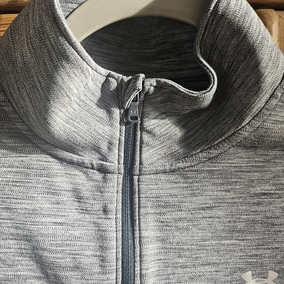 Under Armour Heathered Gray/Black Heat Gear Loose Performance Pullover - Picture 2 of 5